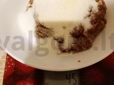 Pyragas be atostogų su šaldytais obuoliais Žingsnis 4