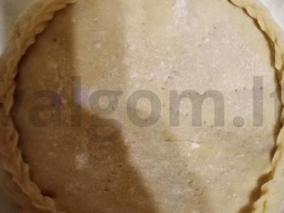 Pyragas be atostogų su šaldytais obuoliais Žingsnis 6