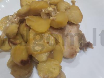 Kepta vištiena pagrindine nuotrauka