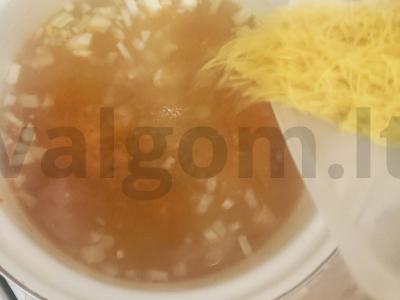 Makaronai su vištiena, žolelėmis ir daržovėmis Žingsnis 4