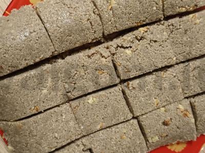 Naminė halva prie arbatos pagrindine nuotrauka