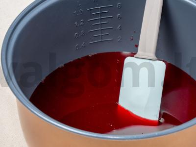 Spanguolių uogienė multicooker įrenginyje Žingsnis 2