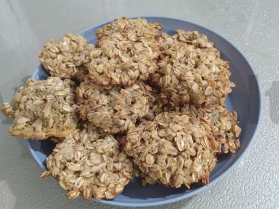 Traškūs avižiniai sausainiai pagrindine nuotrauka