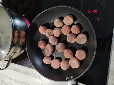 Mėsos kukuliai pomidorų padaže Žingsnis 3