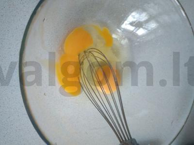 Omletas su raudonaisiais pipirais ir rukola Žingsnis 1