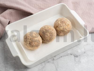 Kotletai, įdaryti putpelių kiaušiniais ir sūriu Žingsnis 4