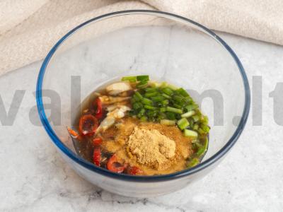 Soba su aitriųjų paprikų padažu Žingsnis 2