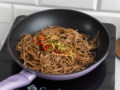 Soba su aitriųjų paprikų padažu Žingsnis 3