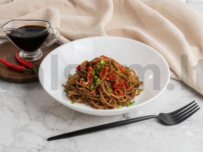 Soba su aitriųjų paprikų padažu pagrindine nuotrauka