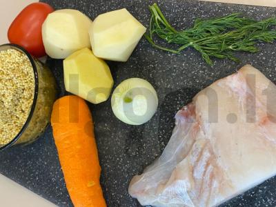 Žuvies sriuba su menke, daržovėmis ir sorų kruopomis Žingsnis 1