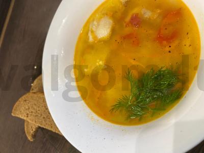 Žuvies sriuba su menke, daržovėmis ir sorų kruopomis pagrindine nuotrauka