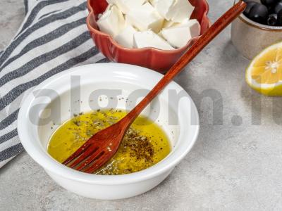 Graikiškos salotos su spalvotomis paprikomis Žingsnis 1