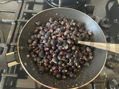 Traškūs juodųjų serbentų pyragėliai Žingsnis 1