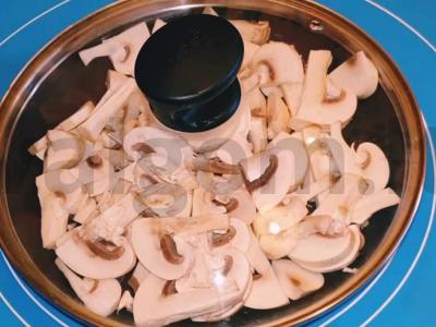 Gausus troškinys su žiediniais kopūstais, grybais ir vištiena Žingsnis 1