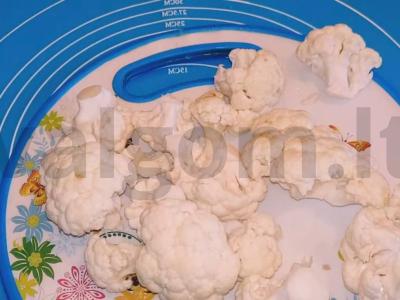 Gausus troškinys su žiediniais kopūstais, grybais ir vištiena Žingsnis 2