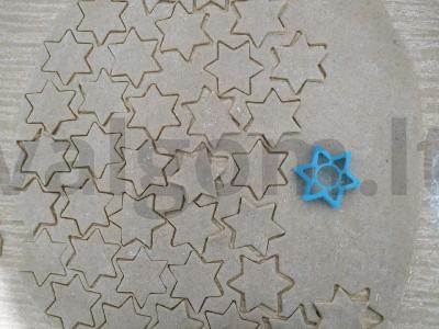 Aromatingos imbierinės žvaigždutės su aštriais prieskoniais ir žemės riešutais Žingsnis 2