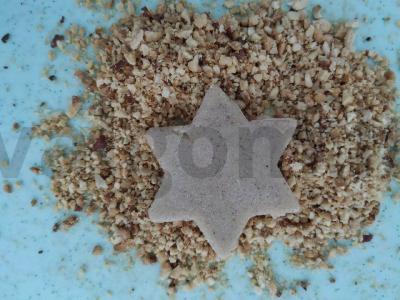 Aromatingos imbierinės žvaigždutės su aštriais prieskoniais ir žemės riešutais Žingsnis 3