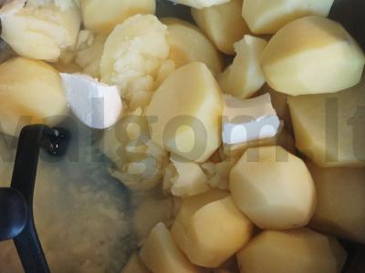 Bulvių apkepas su malta mėsa, sūriu ir šviežiomis žolelėmis Žingsnis 4