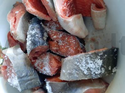 Miltuose kepta rausvoji lašiša Žingsnis 1