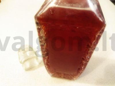 Rubino spanguolių tinktūra ant degtinės su medumi ir mėtomis Žingsnis 3