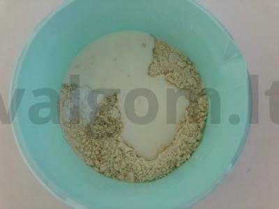 Naminiai kefyro pūkeliai su cukraus trupiniais Žingsnis 1