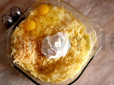 Auksiniai bulviniai blynai Žingsnis 2