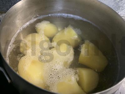 Bulvių košė su jūros gėrybėmis Žingsnis 1