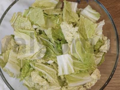 Pekino kopūstų salotos vakarienei. Žingsnis 1
