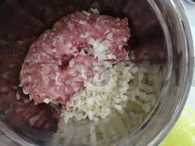Vištienos kukuliai su pomidorų padažu ir česnaku Žingsnis 1