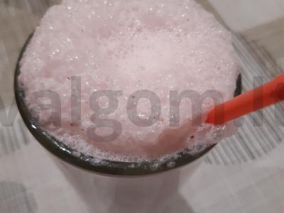 Skanus braškių kokteilis su grietininiais ledais "Creamy Ice Cream pagrindine nuotrauka