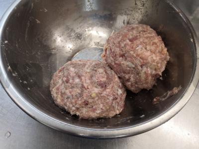 Kiaulienos kotletai be duonos Žingsnis 2