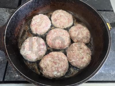 Kiaulienos kotletai be duonos Žingsnis 3