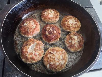 Kiaulienos kotletai be duonos Žingsnis 4