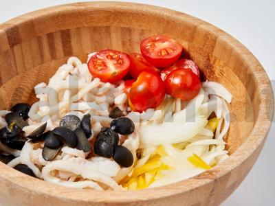 Kalmarų salotos su sojų padažu Žingsnis 3