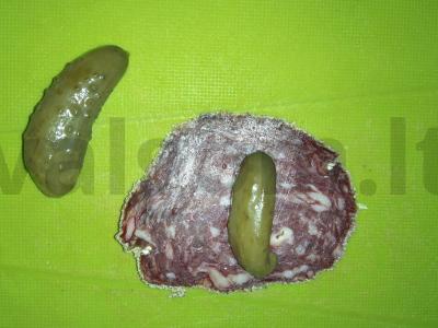 Užkandis su marinuotais agurkais Žingsnis 1