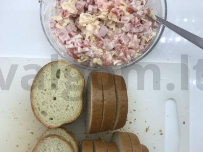 Karšti sumuštiniai ant bagetės Žingsnis 2