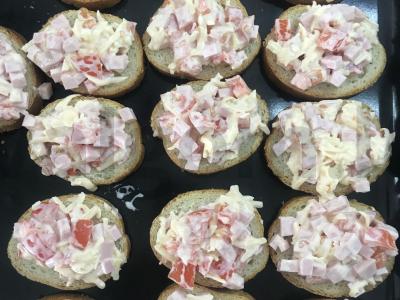 Karšti sumuštiniai ant bagetės Žingsnis 3