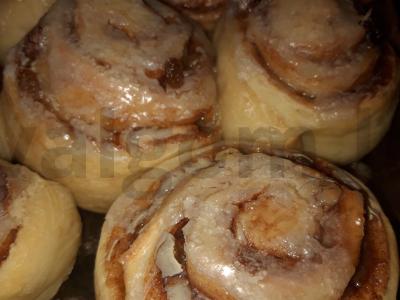 Sraigių bandelės su glajumi. pagrindine nuotrauka