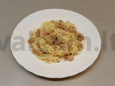 Patrauklūs tuno makaronai pagrindine nuotrauka