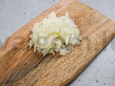 Kapustniakas su vištienos sparnais ir raugintais kopūstais Žingsnis 1