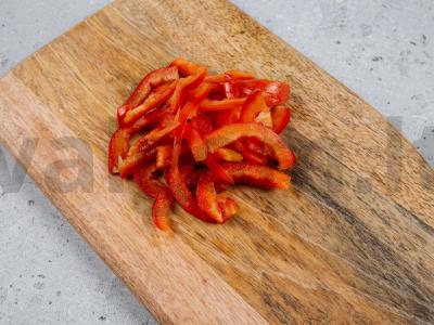 Kapustniakas su vištienos sparnais ir raugintais kopūstais Žingsnis 2