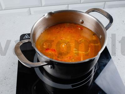 Kapustniakas su vištienos sparnais ir raugintais kopūstais Žingsnis 6