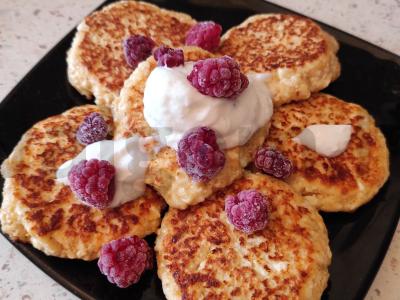 PP sūrio pyragaičiai pusryčiams arba užkandžiams pagrindine nuotrauka