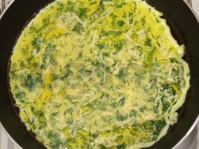 Aromatingas omletas su krapais ir sūriu Žingsnis 1
