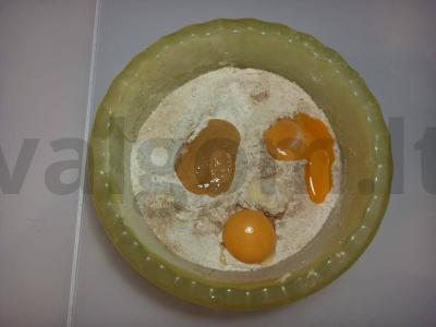 Imbieriniai sausainiai multicooker įrenginyje Žingsnis 2