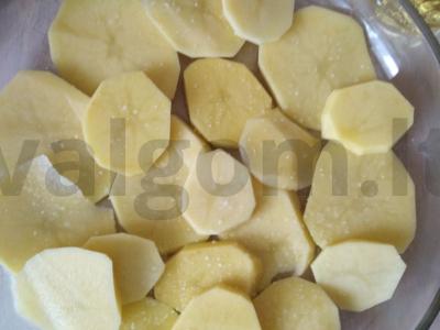 Gausus troškinys su bulvėmis, malta mėsa ir pomidorais Žingsnis 1