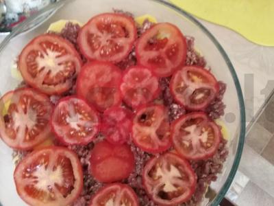 Gausus troškinys su bulvėmis, malta mėsa ir pomidorais Žingsnis 3