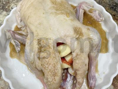 Antis su obuoliais apelsinų marinate Žingsnis 4