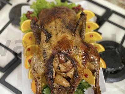 Antis su obuoliais apelsinų marinate pagrindine nuotrauka