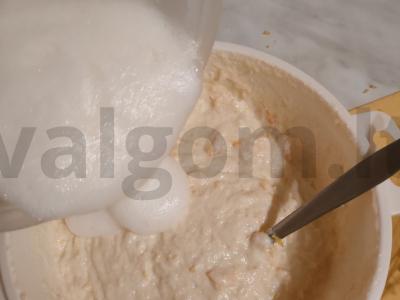 Apelsinų mannikinas su kefyru Žingsnis 4